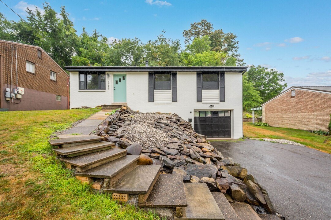 1549 Nash Ave in Pittsburgh, PA - Building Photo