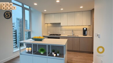 5685 Halley Av in Burnaby, BC - Building Photo - Building Photo