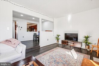 8703 Village Green Ct in Alexandria, VA - Building Photo - Building Photo