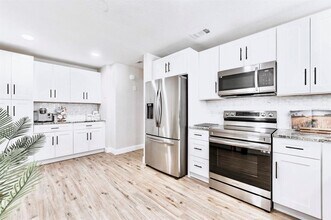 6220 Interbay Ave in Tampa, FL - Building Photo - Building Photo