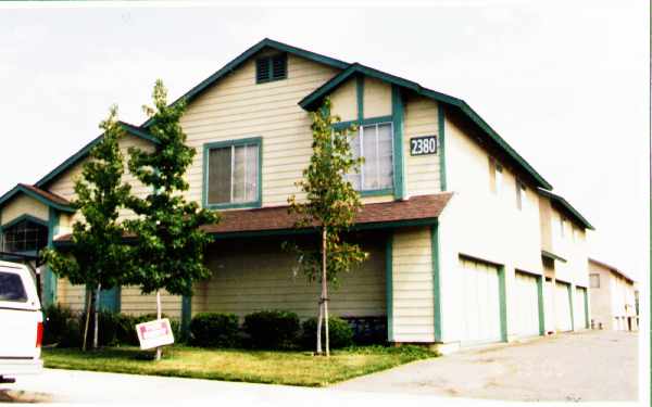 2380 Mt. Humphries Cor in Corona, CA - Foto de edificio - Building Photo
