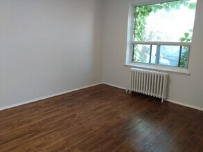 567 Kingston Rd in Toronto, ON - Building Photo - Building Photo