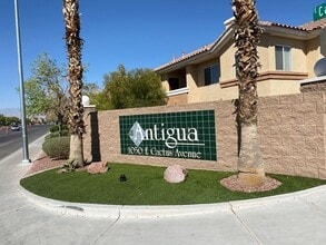 1050 E Cactus Ave in Las Vegas, NV - Building Photo - Building Photo
