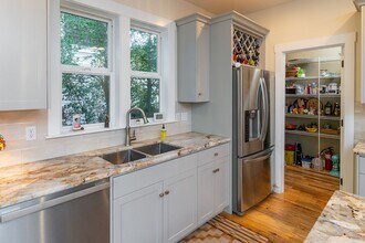 1554 NW John Fremont St in Bend, OR - Building Photo - Building Photo