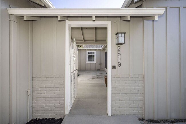 2599 Waverley St in Palo Alto, CA - Building Photo - Building Photo