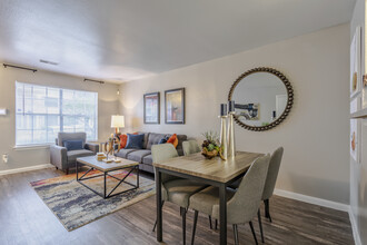 The Greens of Hickory Trails in Dallas, TX - Building Photo - Interior Photo