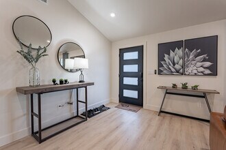 126 E Palmcroft Dr in Tempe, AZ - Foto de edificio - Building Photo