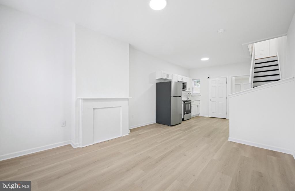 887 N 46th St in Philadelphia, PA - Building Photo