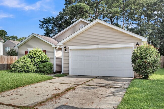 101 Sparkleberry Ln in Ladson, SC - Building Photo - Building Photo