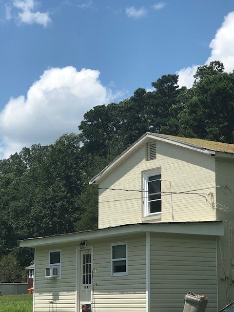 6047 Tobaccoville Rd in Tobaccoville, NC - Building Photo