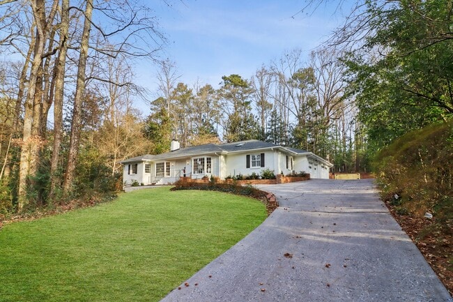 property at 1027 Peachtree Battle Ave NW