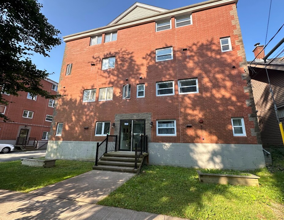 1532 Vernon St in Halifax, NS - Building Photo