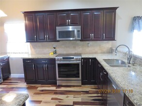 16764 NW 13th Ct in Pembroke Pines, FL - Building Photo - Building Photo