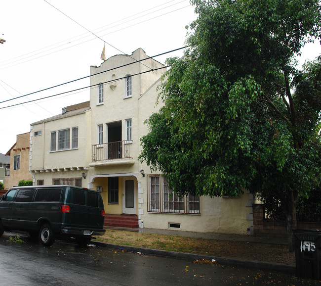 1143 N Coronado St in Los Angeles, CA - Building Photo - Building Photo