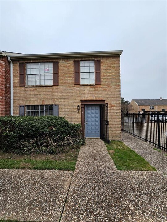 4040 Belle Park Dr in Houston, TX - Building Photo