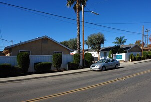 Old Stage Villas in Fallbrook, CA - Foto de edificio - Building Photo