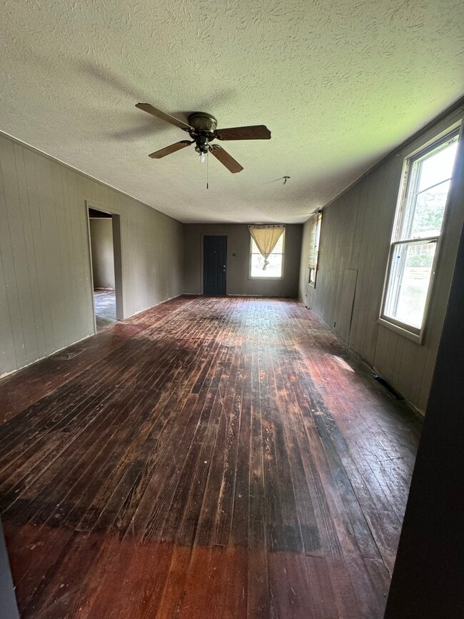 1001 N 13th St in Herrin, IL - Foto de edificio - Building Photo