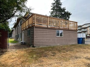 802 S 235th Pl in Des Moines, WA - Building Photo - Building Photo