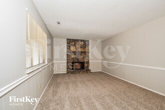 2818 Ravenwood Dr in Memphis, TN - Foto de edificio - Building Photo