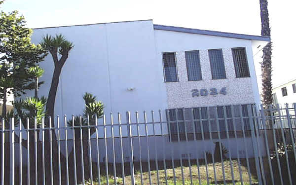 2034 S Corning St in Los Angeles, CA - Building Photo