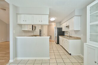5 N White Pebble Ct in Spring, TX - Building Photo - Building Photo