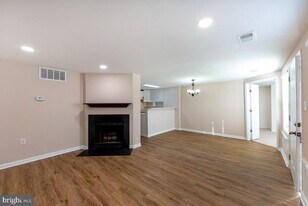 4356 Pembrook Village Dr in Alexandria, VA - Building Photo