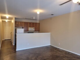 10818 Mathom Lndg in Universal City, TX - Building Photo - Building Photo