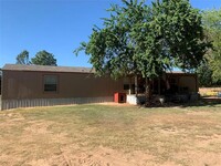 421 Private Rd 209 in Telephone, TX - Foto de edificio - Building Photo