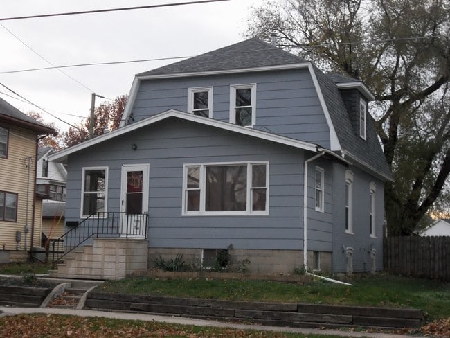1212 Randolph St in Waterloo, IA - Foto de edificio - Building Photo