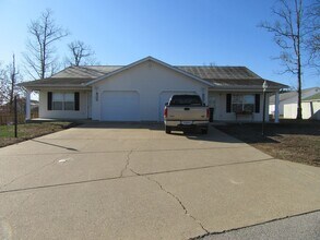 16888 Hurricane Ln in St. Robert, MO - Building Photo - Building Photo