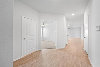 1806 Windsor Blvd in Lockhart, TX - Building Photo - Building Photo