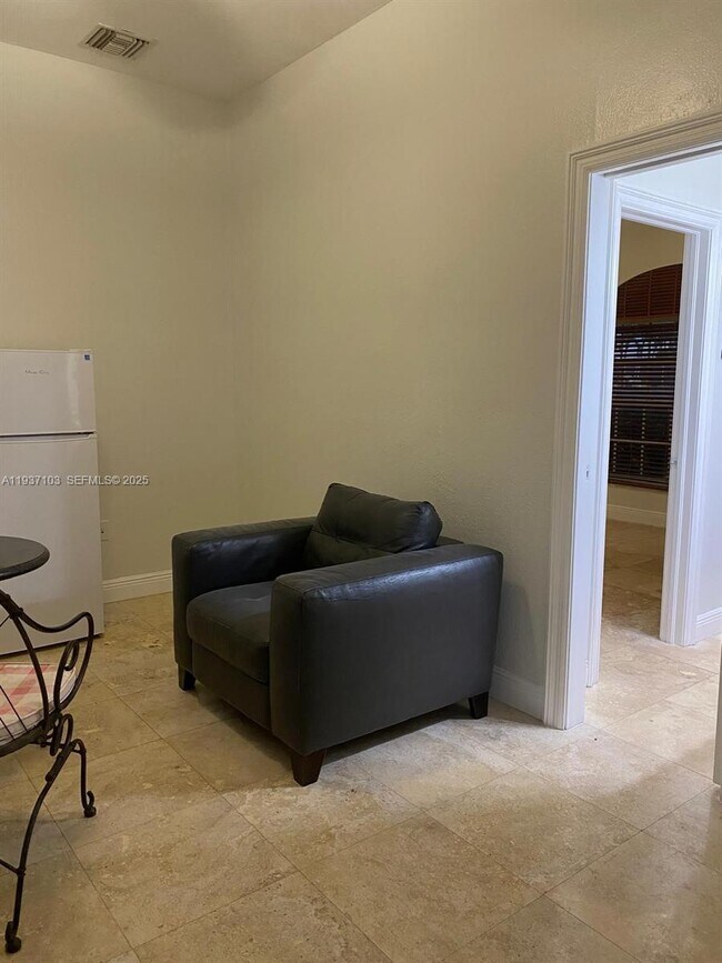 39 SW 144th Ave in Miami, FL - Building Photo - Building Photo