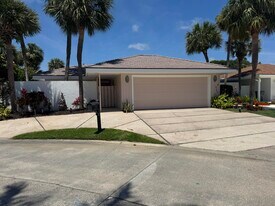 17020 Bay St in Jupiter, FL - Building Photo