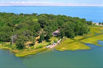 144 Gerard Dr in East Hampton, NY - Building Photo - Building Photo