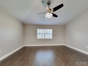 3598 N Biscayne Dr in North Port, FL - Building Photo - Building Photo