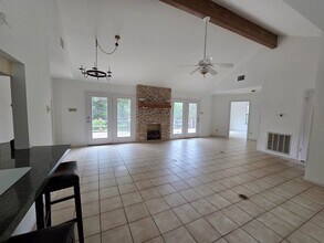 335 Goat Creek Cutoff Rd W in Kerrville, TX - Building Photo - Building Photo