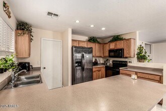 5725 E Good Pasture Ln in Florence, AZ - Building Photo - Building Photo