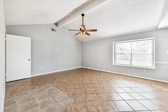 8410 Gulfwood Ln in Houston, TX - Building Photo - Building Photo