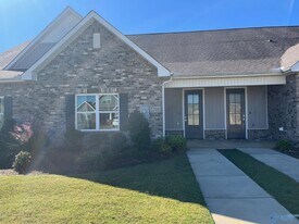 3205 McClellan Wy SE in Decatur, AL - Building Photo