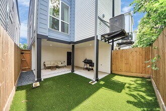2211 Staples St in Houston, TX - Building Photo - Building Photo