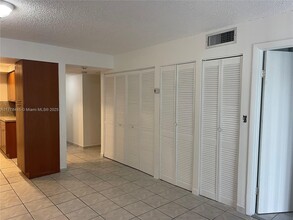 2744 W 60th St in Hialeah, FL - Building Photo - Building Photo