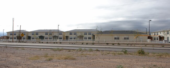 Freedom Townhomes in El Paso, TX - Foto de edificio - Building Photo