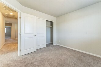 7504 Red Plumeria Ave in Las Vegas, NV - Foto de edificio - Building Photo