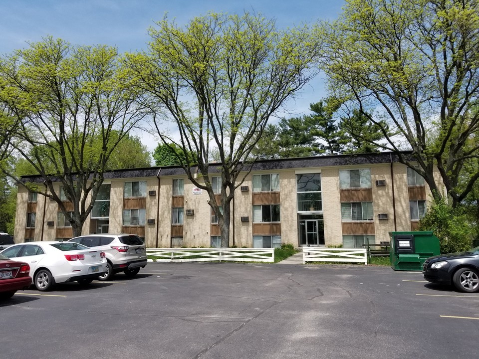 Inverness Manor in Toledo, OH - Building Photo