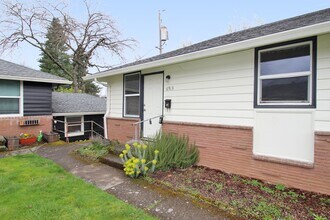 6901-6923-6923 NE Prescott St in Portland, OR - Building Photo - Building Photo