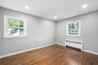 258 Gilling Rd in Seaford, NY - Building Photo - Building Photo