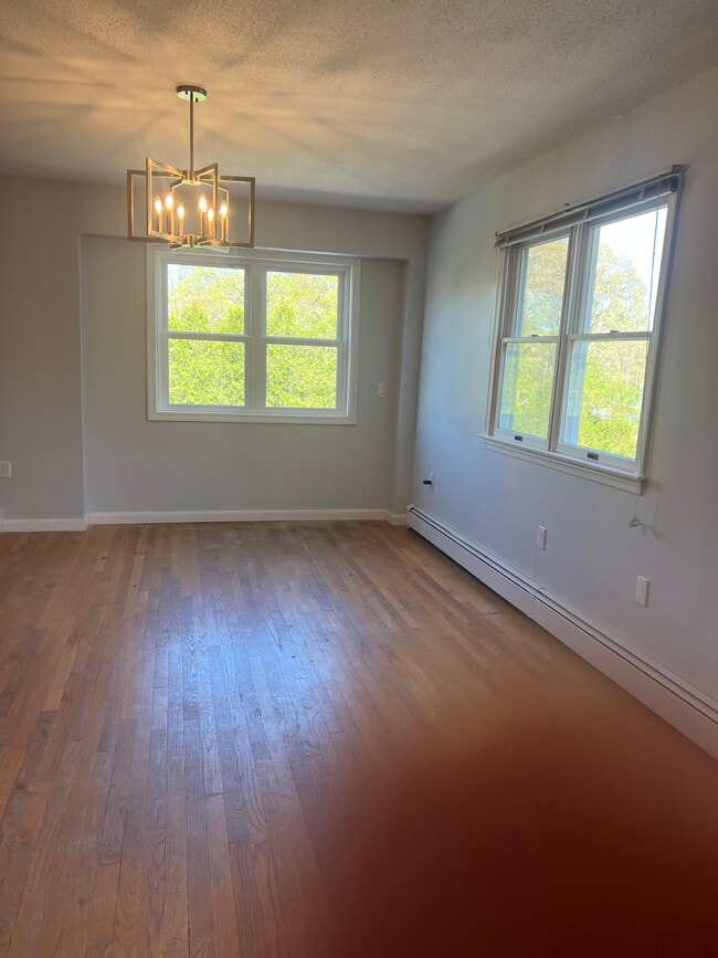 5 Boiling Spring Ave, Unit Beautiful 2nd floor apt in Westerly, RI - Building Photo - Building Photo
