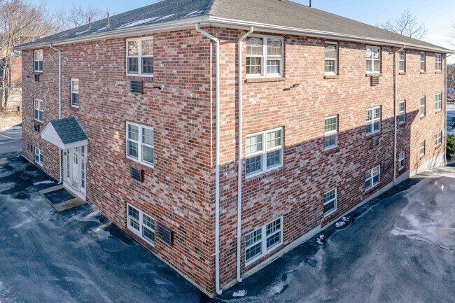 112 Sycamore St in Somerville, MA - Building Photo - Building Photo