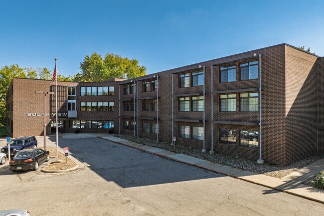 Southview Manor in Des Moines, IA - Building Photo - Building Photo