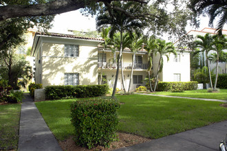 625 Almeria Ave in Coral Gables, FL - Building Photo - Building Photo